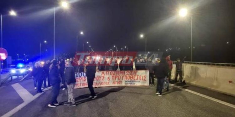 Συμβολικός αποκλεισμός στην Πατρών – Πύργου από τους αγρότες της Δυτικής Αχαΐας – Κλείσιμο της εθνικής οδού και στην Αιγιάλεια