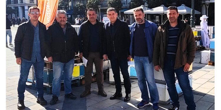 Σαφή εικόνα για τους μελισσοκόμους και τα προβλήματά τους έχει ο Γρηγόρης Αλεξόπουλος