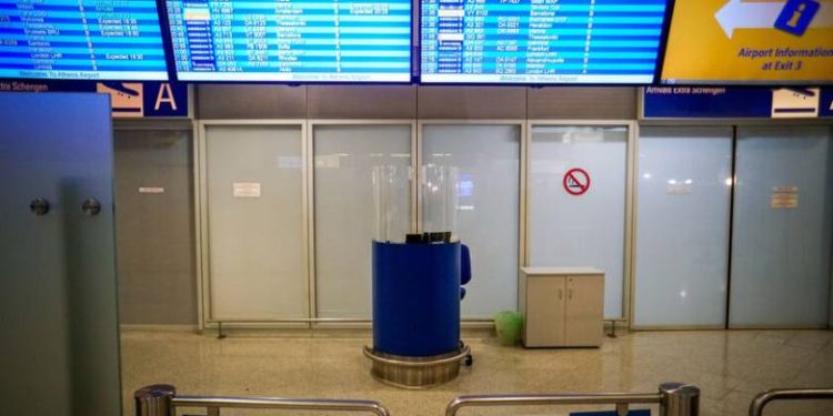 Σύλληψη ράπερ στο αεροδρόμιο «Ελευθέριος Βενιζέλος» ενώ προσπαθούσε να κλέψει βαλίτσες επιβατών