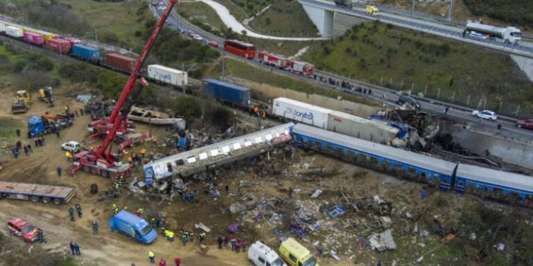 Τέμπη: Οι καμπάνες σε όλη τη χώρα θα χτυπήσουν πένθιμα 57 φορές, ένα χρόνο μετά