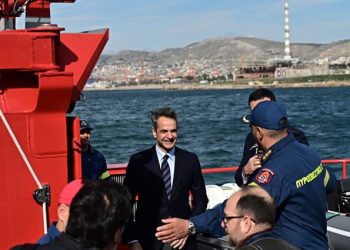 Παρουσία του Κ. Μητσοτάκη πραγματοποιήθηκε η τελετή ένταξης πυροσβεστικών πλοίων στο λιμάνι του Πειραιά