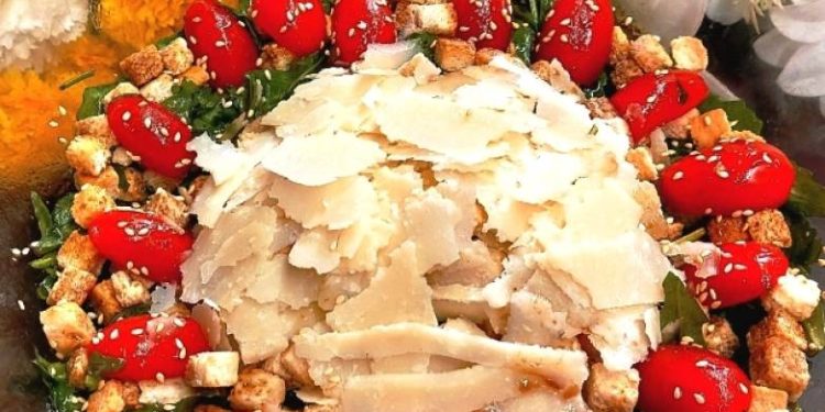 Σαλάτα ρόκα – παρμεζάνα με κρουτόν