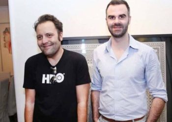Ο Αύγουστος Κορτώ παντρεύεται τον σύντροφό του – Η αναγγελία του γάμου τους