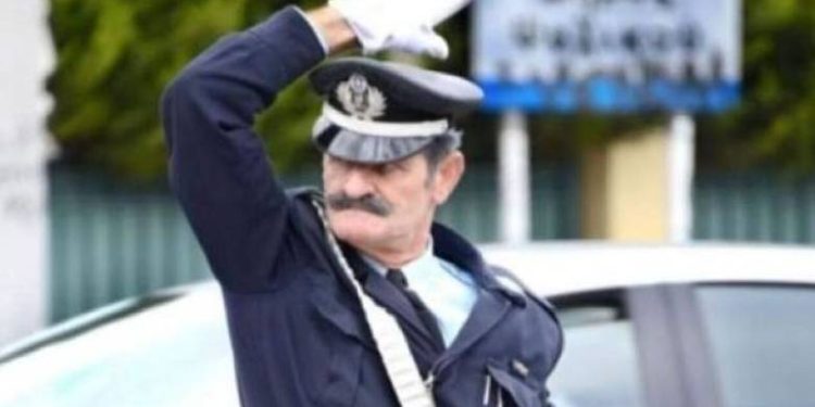 Πέθανε ο θρυλικός τροχονόμος Νίκος Κωτσάκης