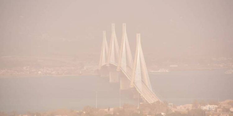 Καιρός: Αφρικανική σκόνη με ζέστη διαρκείας – Αποπνικτική ατμόσφαιρα στην Πάτρα