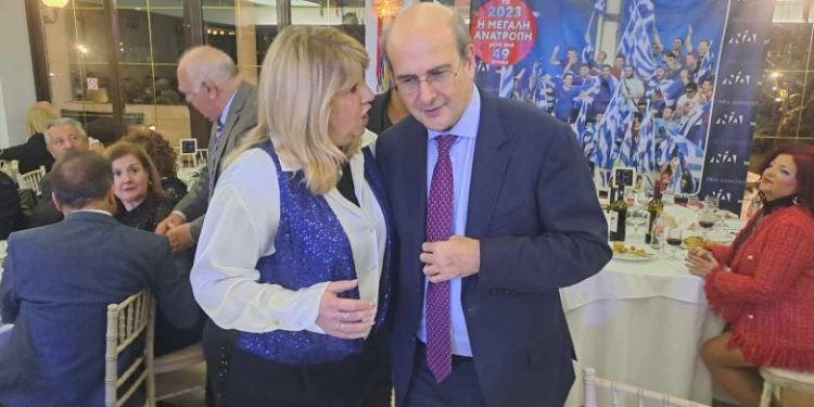 Στη χοροεσπερίδα της ΔΕΕΠ Αχαΐας της Νέας Δημοκρατίας στο κέντρο «Συμπόσιο» έδωσε «παρών» την Τσικνοπέμπτη η Αννα Μαστοράκου