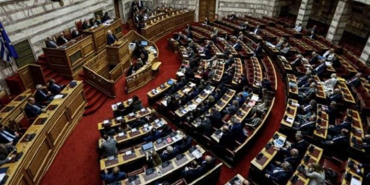 Πρόταση δυσπιστίας: LIVE-Συνεχίζεται σήμερα η συζήτηση στη Βουλή – Στις 3.30 τα ξημερώματα ολοκληρώθηκε η πρώτη ημέρα συζήτησης