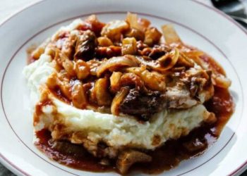 Κοτόπουλο κρασάτο με μαραθόριζα