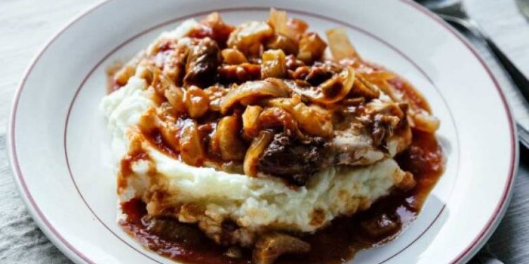 Κοτόπουλο κρασάτο με μαραθόριζα