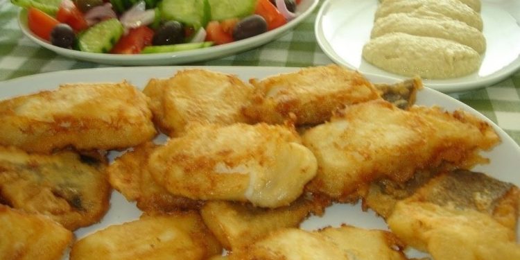 Μπακαλιάρος σκορδαλιά: Κλασική συνταγή για την 25η Μαρτίου