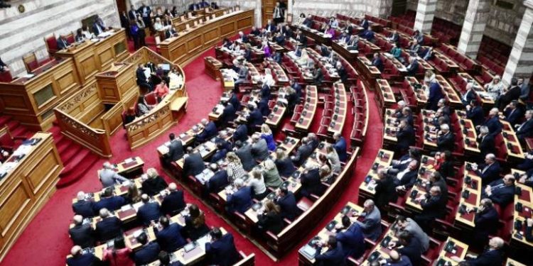 Βουλή: Ψηφίστηκε με συντριπτική πλειοψηφία το νομοσχέδιο για τους δικηγόρους