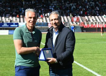 Η Παναχαϊκή βράβευσε τον Γιάννη Καρβέλη