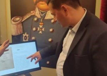 Ο Θ. Βασιλόπουλος στο Μουσείο Ψηφιακών Εκθεμάτων Αιγιάλειας