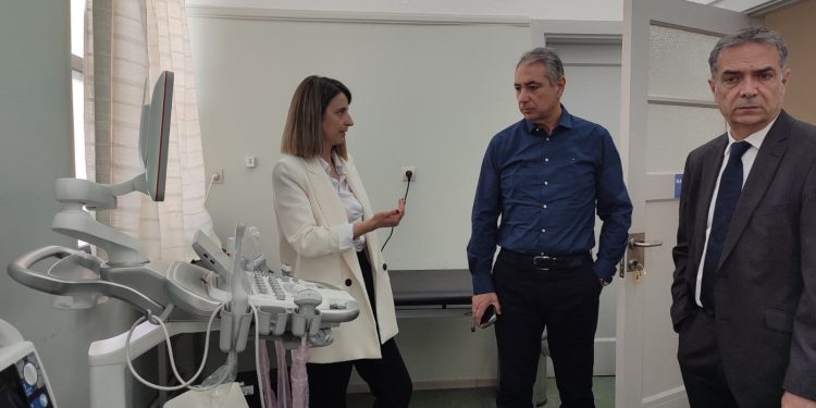 Πλήρης ανακαίνιση και προμήθεια νέων σύγχρονων μηχανημάτων για το γυναικολογικό ιατρείο στο Γενικό Νοσοκομείο Καλαβρύτων