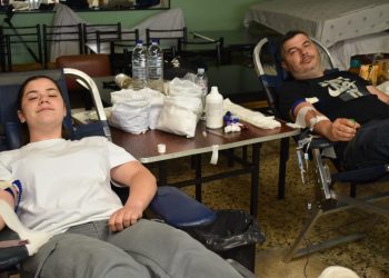 Αχαΐα – Συγκινητικό! Πατέρας και κόρη μαζί στην εθελοντική αιμοδοσία!