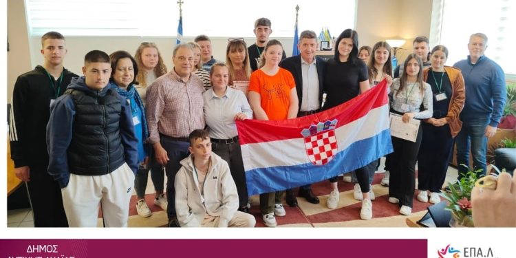 Επίσκεψη εκπαιδευτικών και μαθητών από την Κροατία στον Δήμαρχο Δυτικής Αχαΐας Γρηγόρη Αλεξόπουλο