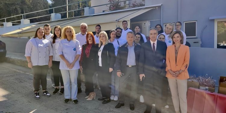 Γλυκές δημιουργίες για τα παιδιά του “Καραμανδανείου”