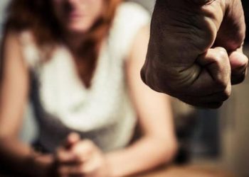 Επτά συλλήψεις και έντεκα δικογραφίες για ενδοοικογενειακή βία στη Δυτική Ελλάδα – Αναλυτικά όλα τα περιστατικά