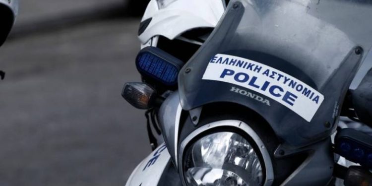 Πάτρα: 25χρονη απειλούσε να πέσει από το μπαλκόνι – Αναστάτωση στην Κωνσταντινουπόλεως