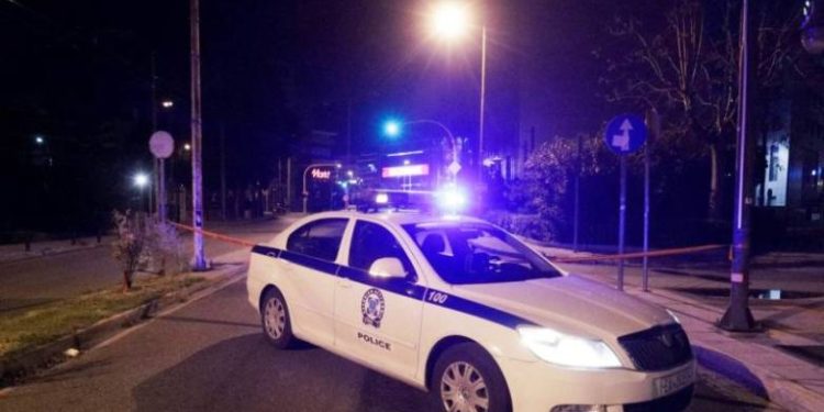 ΣΟΚ: Άνδρας μαχαίρωσε και σκότωσε την 28χρονη πρώην σύντροφό του κοντά στο αστυνομικό τμήμα που είχε πάει να τον καταγγείλει