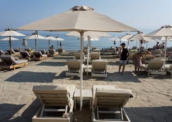 Αχαΐα: Πρόστιμα-φωτιά σε παραλιακές επιχειρήσεις για αυθαιρεσίες – Σε 48 ώρες θα αφαιρείται η άδεια – Έλεγχοι ακόμη και με drone