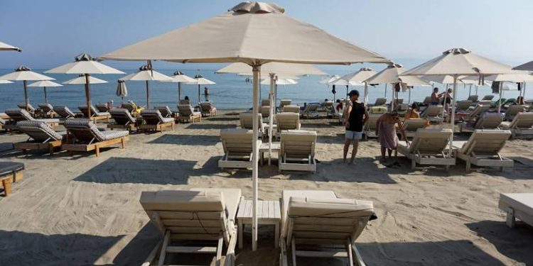 Αχαΐα: Πρόστιμα-φωτιά σε παραλιακές επιχειρήσεις για αυθαιρεσίες – Σε 48 ώρες θα αφαιρείται η άδεια – Έλεγχοι ακόμη και με drone