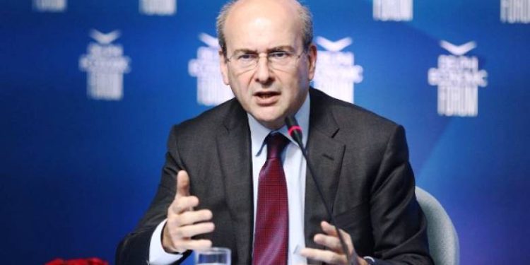 Προϋπολογισμός 2025 – Χατζηδάκης: Πακέτο στήριξης 870 εκατ. ευρώ με αύξηση συντάξεων, μείωση φόρων και κατάργηση του τέλους επιτηδεύματος