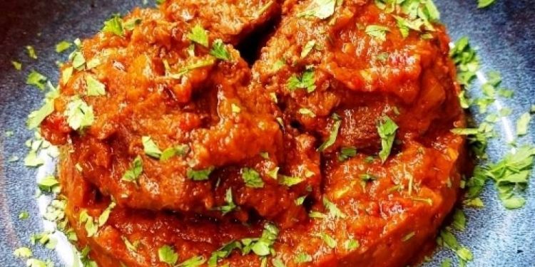 Κοκκινιστό μοσχάρι με δεμένη σάλτσα