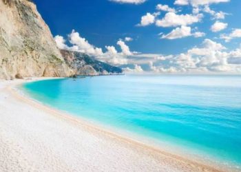 Αυτές είναι οι 198 απάτητες παραλίες της χώρας που απαγορεύονται ξαπλώστρες και ομπρέλες – Μπαίνουν σε καθεστώς απόλυτης προστασίας