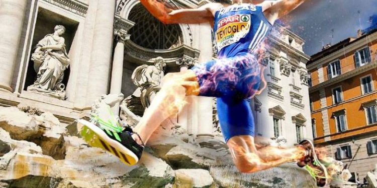 Ο Μίλτος Τεντόγλου «κάνει άλμα» πάνω από την… Fontana di Trevi – Απίθανο promo στη Ρώμη
