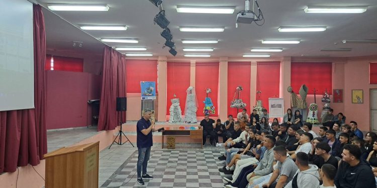 “Έσπασε” καρδιές το μήνυμα του διευθυντή του ΕΠΑΛ Κάτω Αχαΐας στον αποχαιρετισμό των αποφοίτων – ΦΩΤΟ