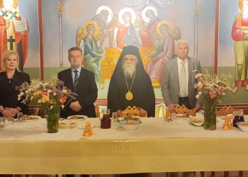 Πλήθος πιστών στην ιστορική Μονή Αγίου Νικολάου στα Σπάτα