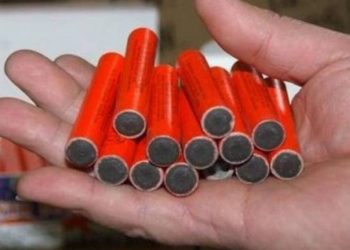 Πώς θα προστατεύσουμε το παιδί από βεγγαλικά και κροτίδες