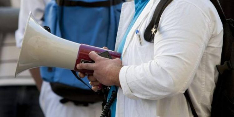 Πάτρα: “Λουκέτο” στο δημόσιο τομέα – Απεργία και συγκέντρωση σήμερα το πρωΐ