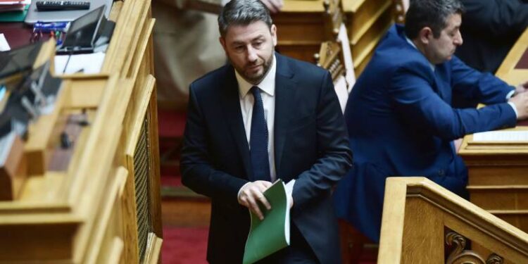 ΠΑΣΟΚ: Τα στρατόπεδα στη μάχη της ηγεσίας – Ποιοι στηρίζουν Ανδρουλάκη – Ποιοι είναι απέναντι
