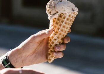Τέσσερις light συνταγές για παγωτά και γρανίτες, χωρίς ζάχαρη και γλουτένη