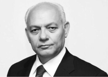 O αναπληρωτής περιφερειάρχης Δυτικής Ελλάδας Χαρ. Μπονάνος αποχαιρετά τον φίλο του Διονύση Γκοτσούλια