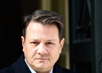 Η δημόσια συγγνώμη του Απόστολου Λύτρα για τον ξυλοδαρμό της συζύγου του: “Θα προσπαθήσω να θεραπευτώ”