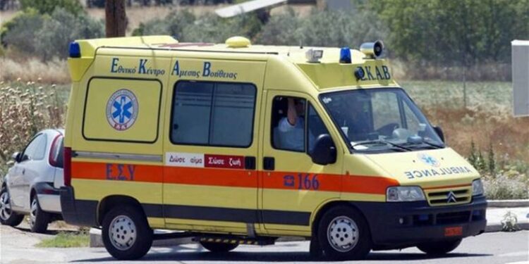 Δυτ. Ελλάδα: Ένας νεκρός και ένας σοβαρά τραυματίας σε φρικτό τροχαίο – ΙΧ καρφώθηκε σε δέντρο (ΦΩΤΟ)