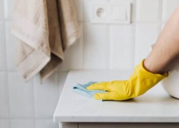 Ζητείται κυρία για οικιακές δουλειές