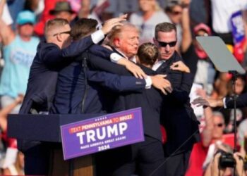 Παγκόσμιο σοκ από την απόπειρα δολοφονίας του Ντόναλντ Τραμπ – Βγήκε από το νοσοκομείο – Εικοσάχρονος από την Πενσιλβάνια ο δράστης – Η ανακοίνωση του FBI