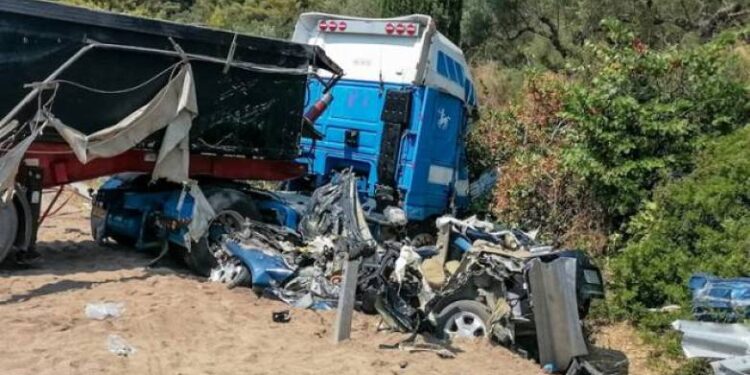Σε σοκ το πανελλήνιο από το τροχαίο που ξεκλήρισε δύο οικογένειες – Στο Καραμανδάνειο 6χρονος εκτός κινδύνου