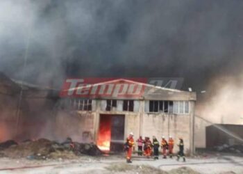 Δυτ. Αχαΐα: Αποπνικτική η κατάσταση από το τοξικό νέφος – Ακόμη “καπνίζει” το εργοστάσιο πλαστικών ΝΕΟΤΕΡΑ