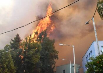 Πώς σώθηκε η Πάτρα από τον πύρινο εφιάλτη! Η αυτοθυσία πυροσβεστών, αστυνομικών, εθελοντών και διασωστών και η εφαρμογή του σχεδίου «ΠΕΡΣΕΑΣ»