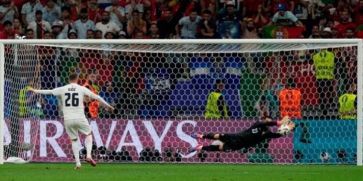 Στα πέναλτι λυτρώθηκε η Πορτογαλία, (3-0) την Σλοβενία