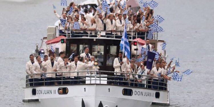 Ολυμπιακοί Αγώνες “Παρίσι 2024”: Έλαμψε η ελληνική αποστολή, η πρώτη που διέσχισε τον Σηκουάνα (ΦΩΤΟ – ΒΙΝΤΕΟ)