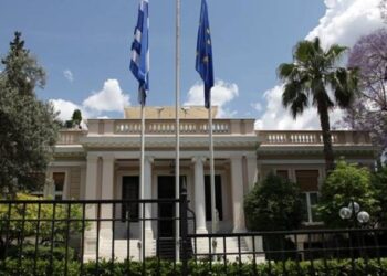 Κυβερνητικές πηγές για Στέφανο Κασσελάκη: «Περιφερόμενος influencer που χυδαιολογεί»