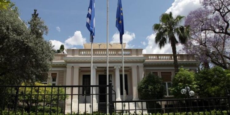 Κυβερνητικές πηγές για Στέφανο Κασσελάκη: «Περιφερόμενος influencer που χυδαιολογεί»