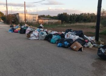 Σκουπίδια στο ΕΠΑΛ Κάτω Αχαΐας: Αυτή είναι η εικόνα πριν το αυριανό κουδούνι…