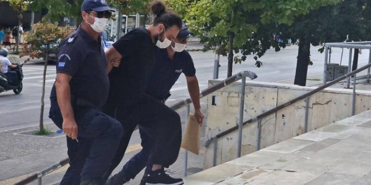 Στη φυλακή ο 46χρονος που παρέσυρε σύσσωμη την οικογένεια μεθυσμένος, στη Θεσσαλονίκη – Τι υποστήριξε